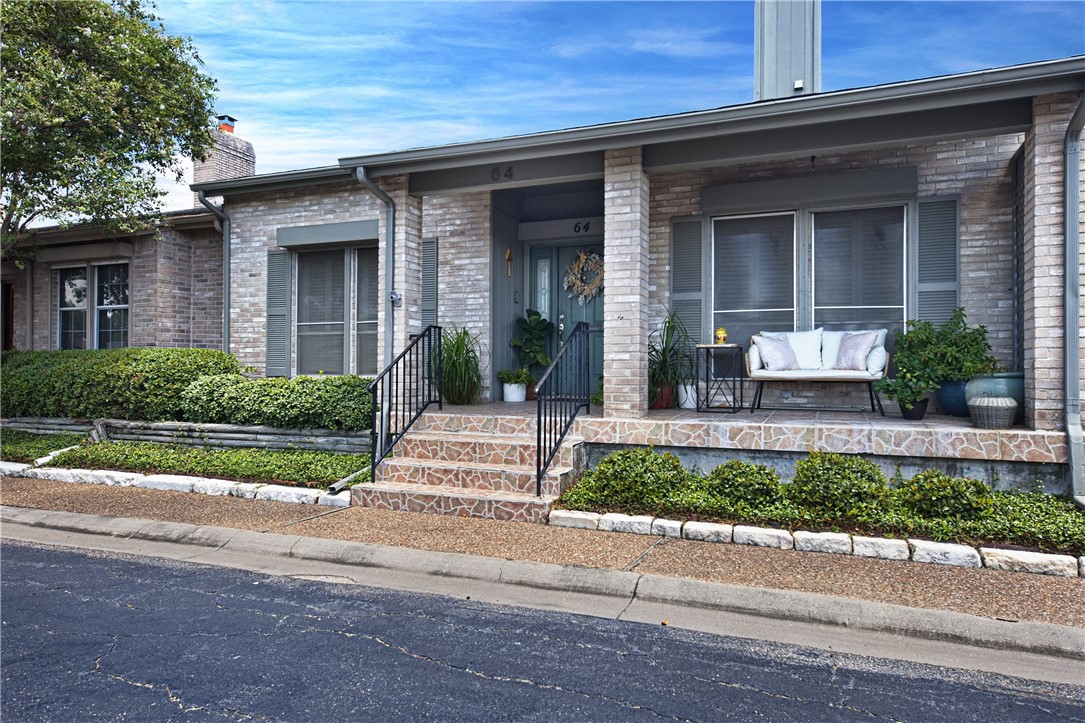 64 Lake Shore Dr