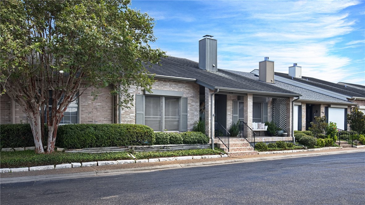 64 Lake Shore Dr
