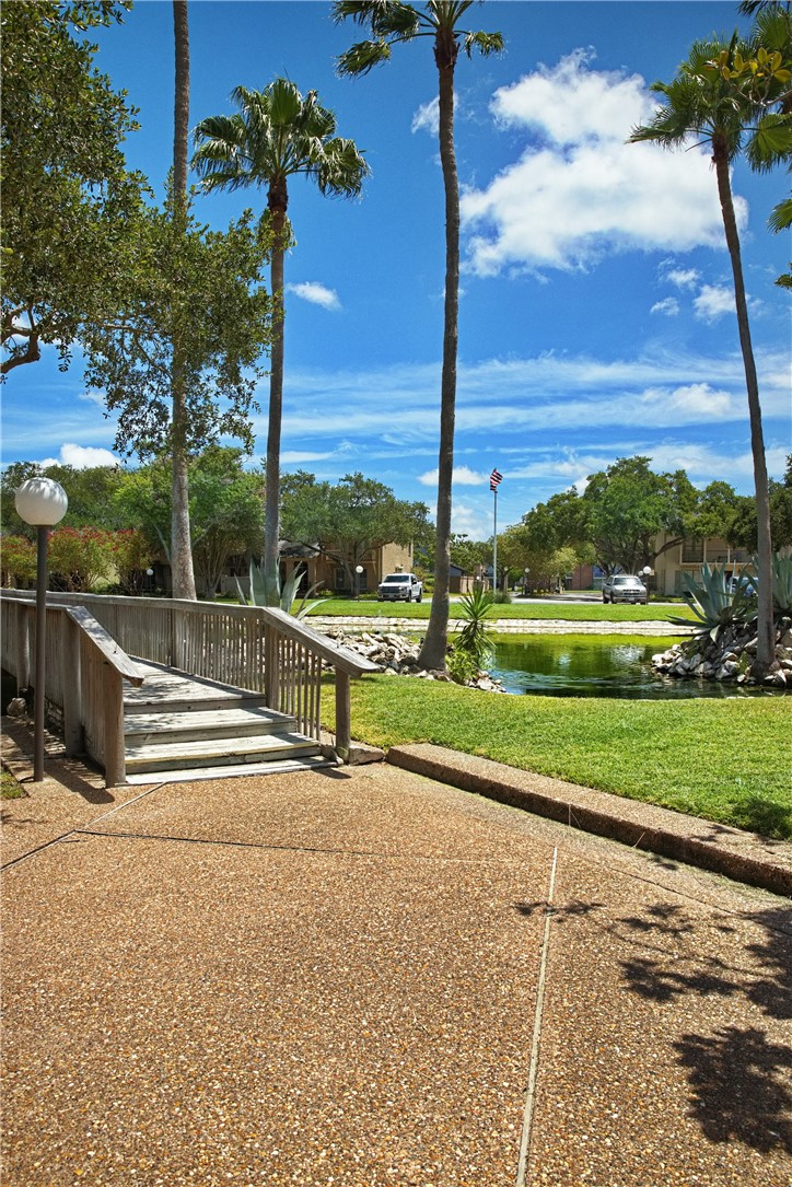 64 Lake Shore Dr