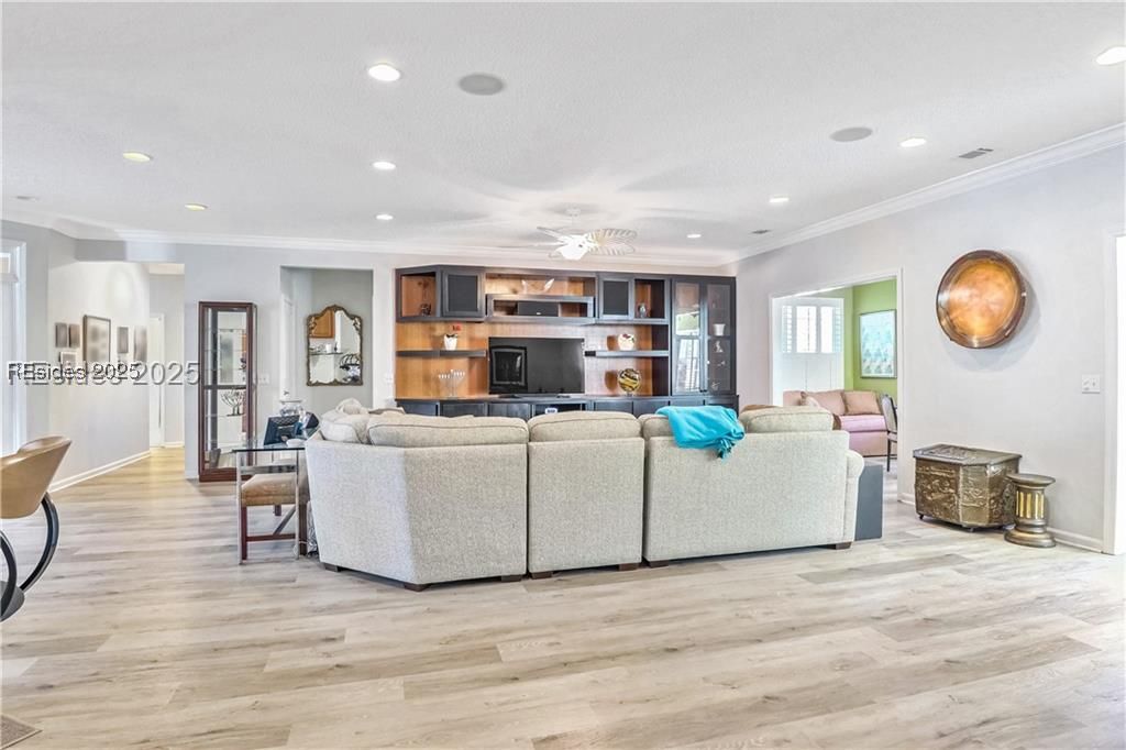 47 Raven Glass Lane