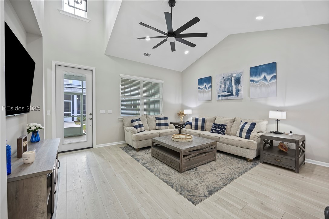 1418 Shoreside Dr Unit: 102