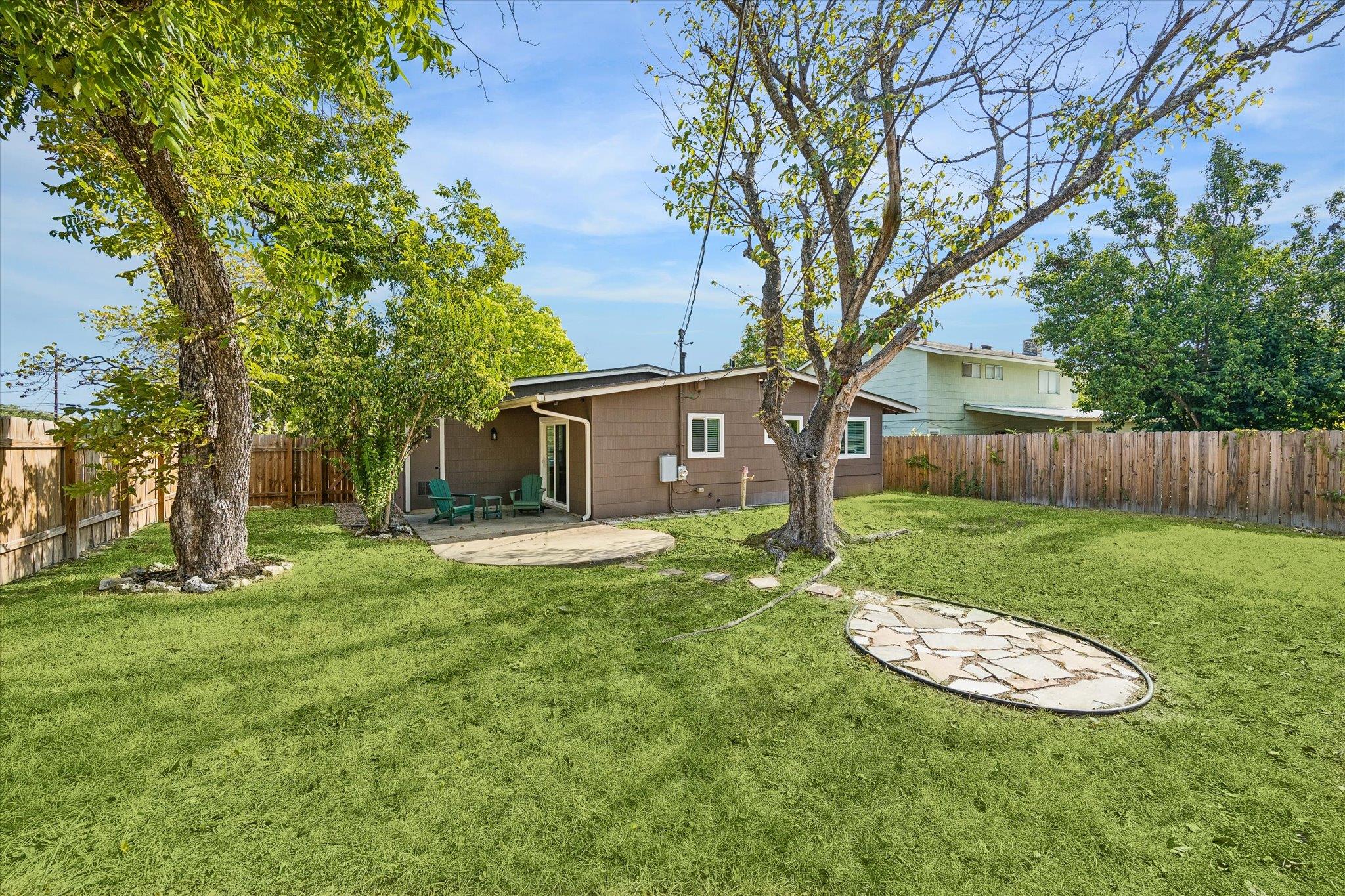 511 Arbor LN