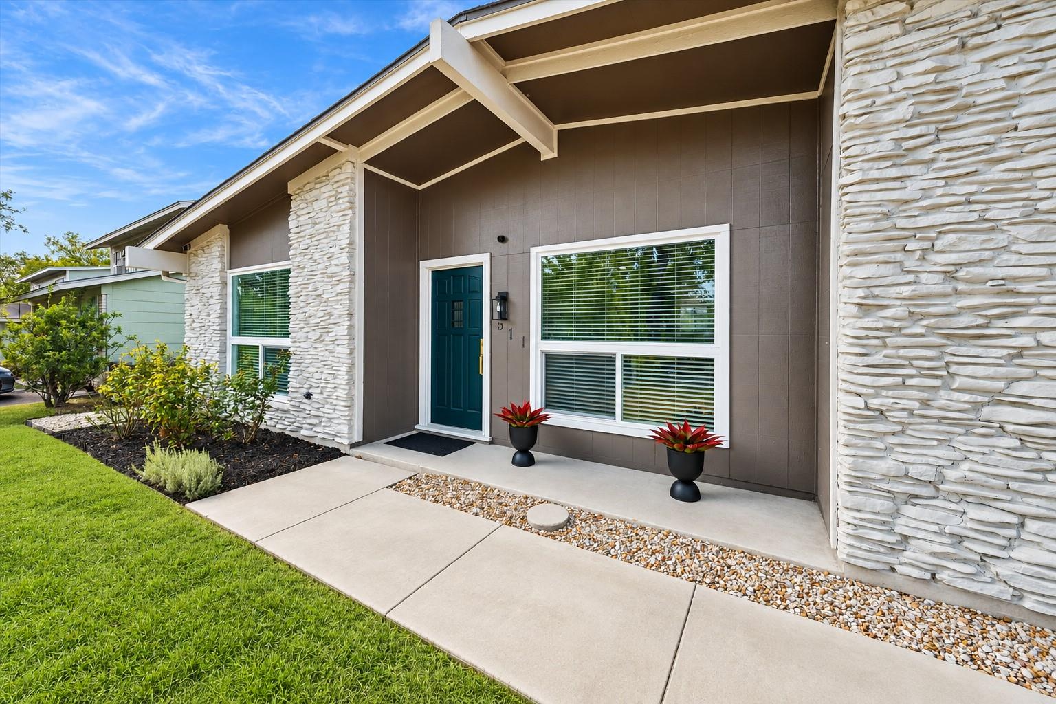 511 Arbor LN