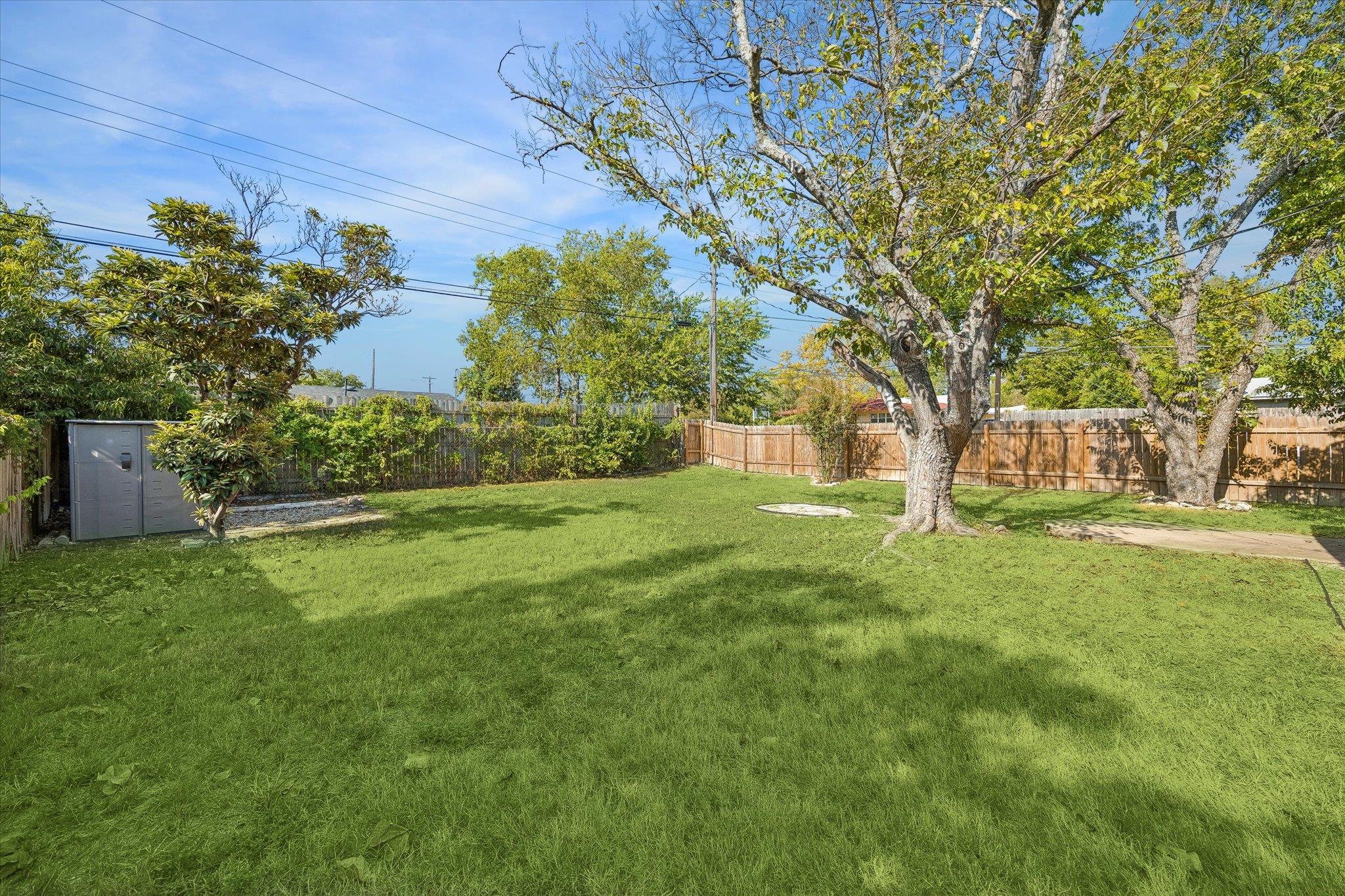 511 Arbor LN