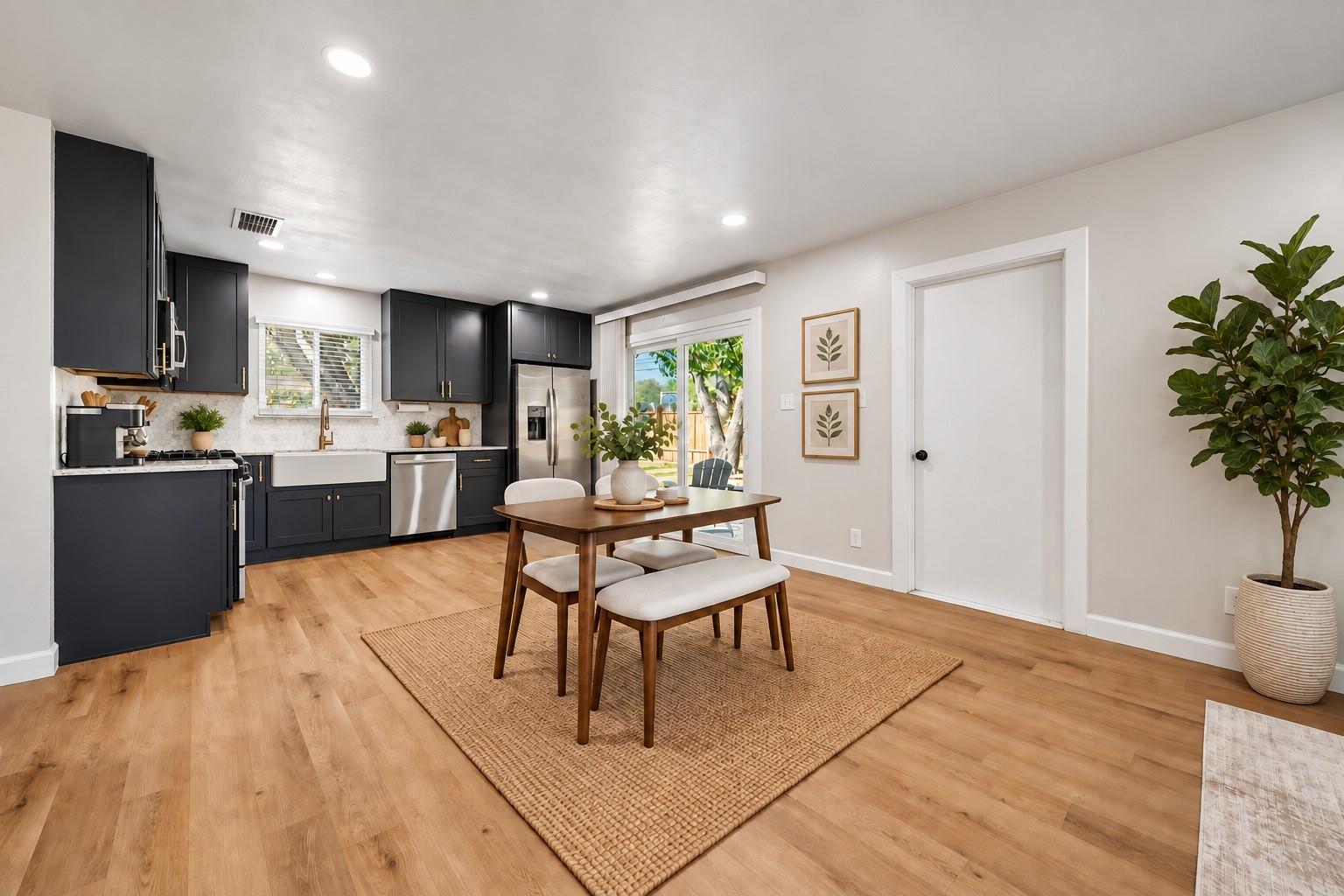 511 Arbor LN