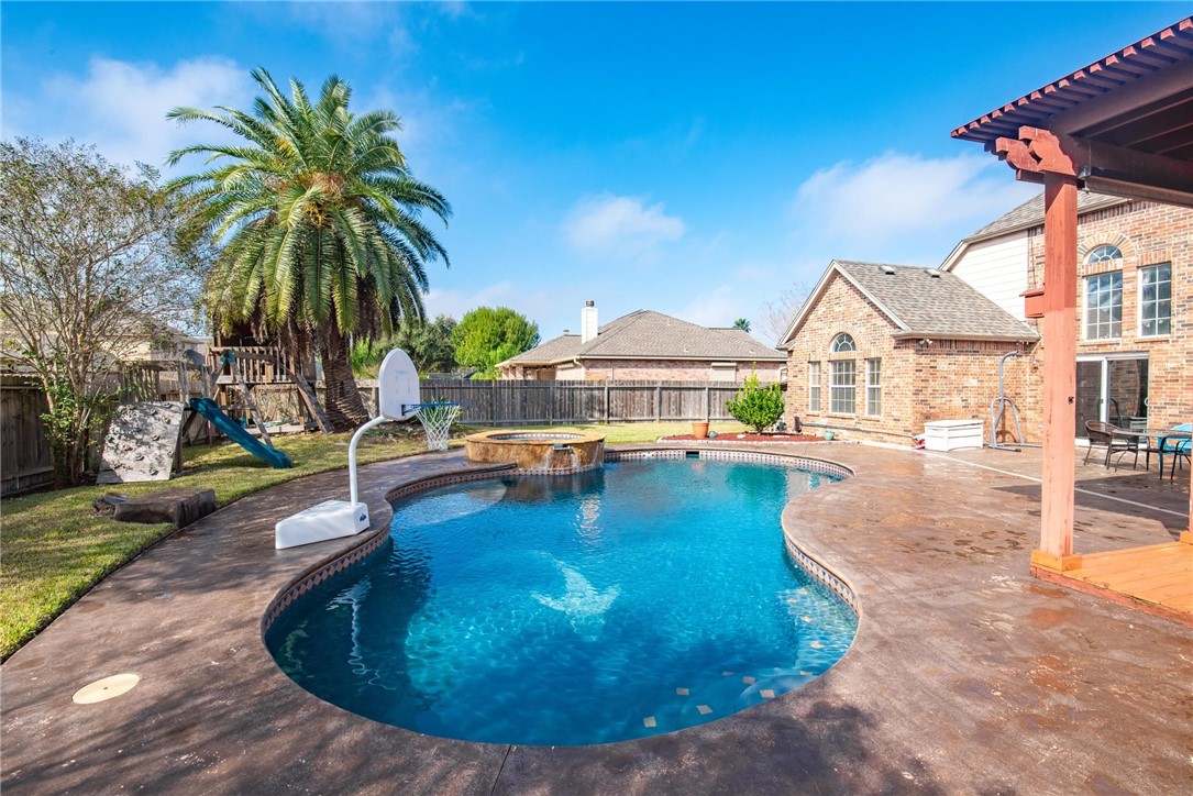 6137 Lemans Dr