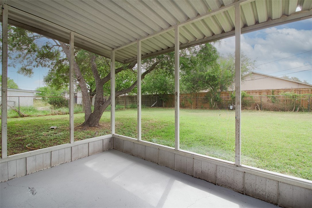 5206 Larcade Dr