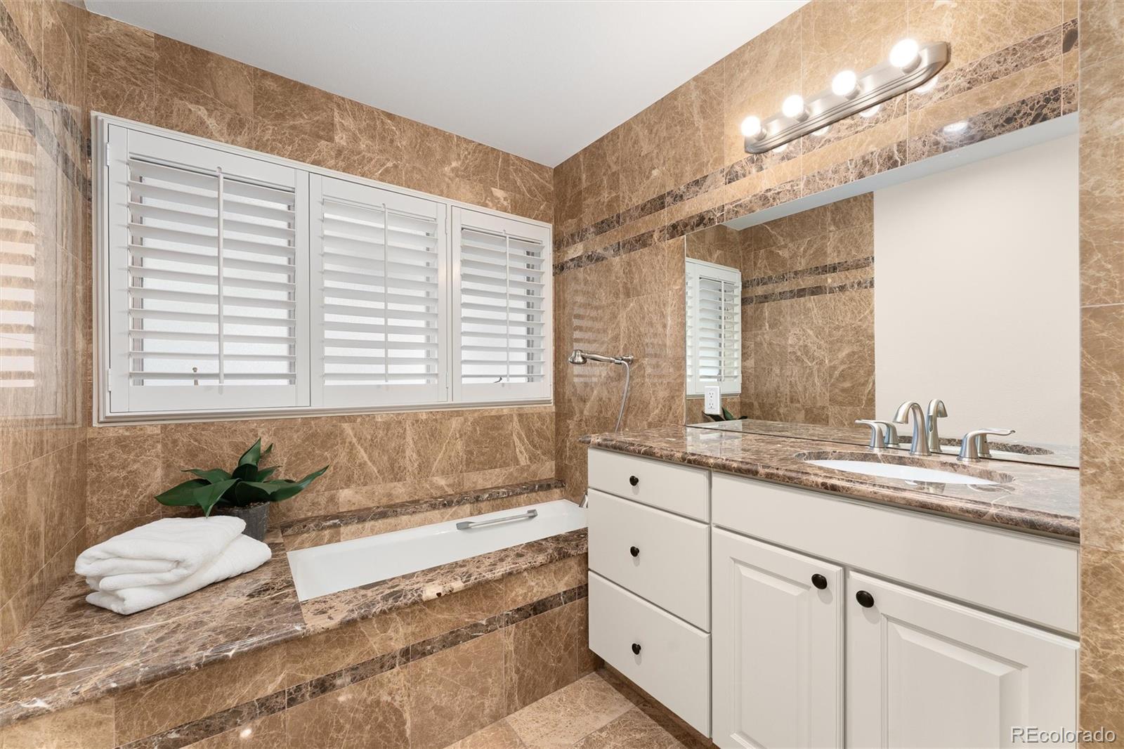 2552 E Alameda Avenue Unit: 71