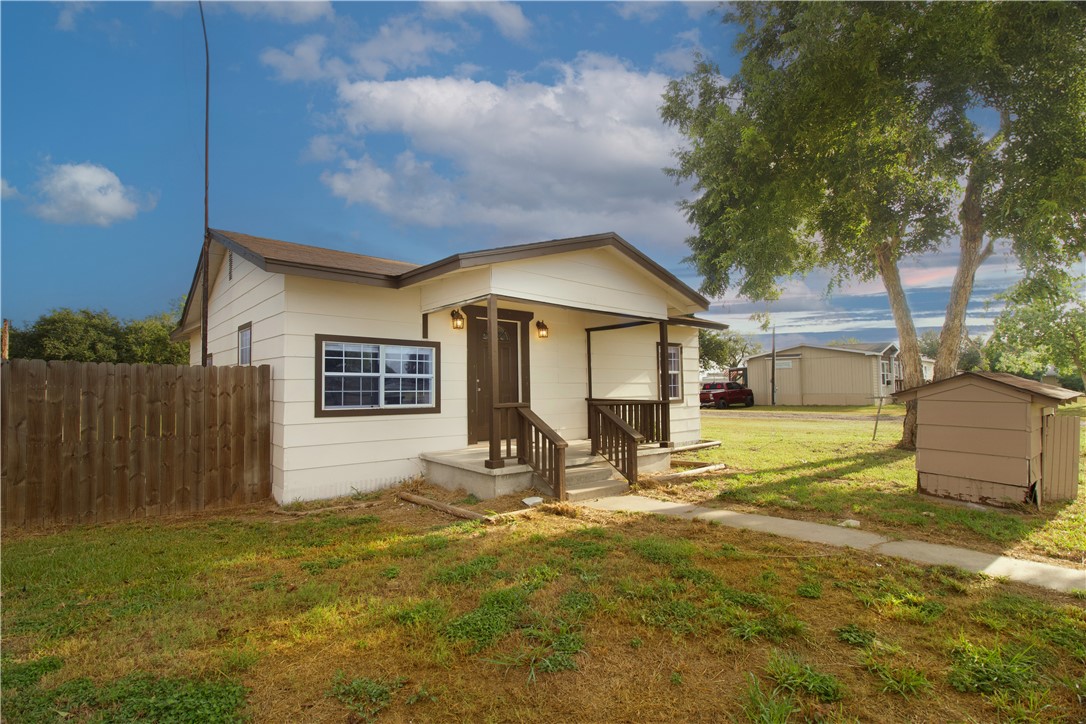 504 W Corpus Christi St