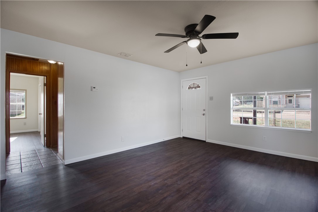 504 W Corpus Christi St