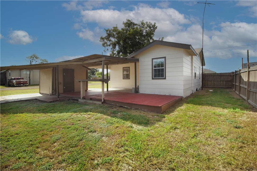 504 W Corpus Christi St
