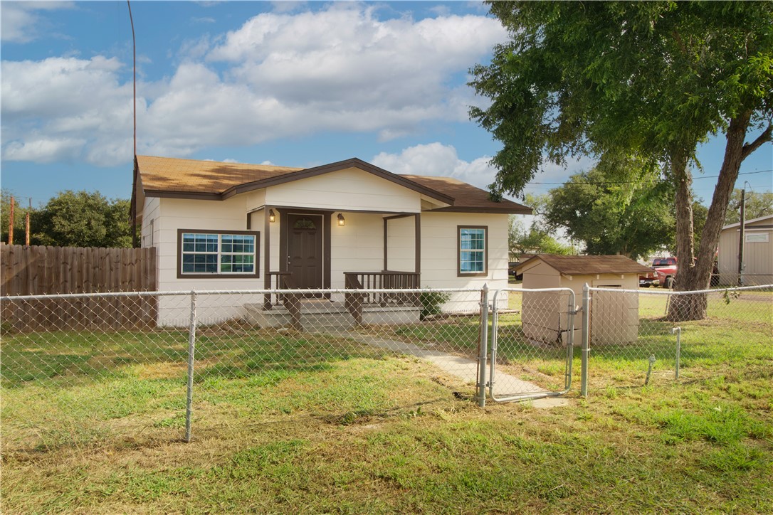504 W Corpus Christi St