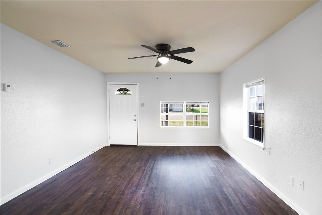 504 W Corpus Christi St