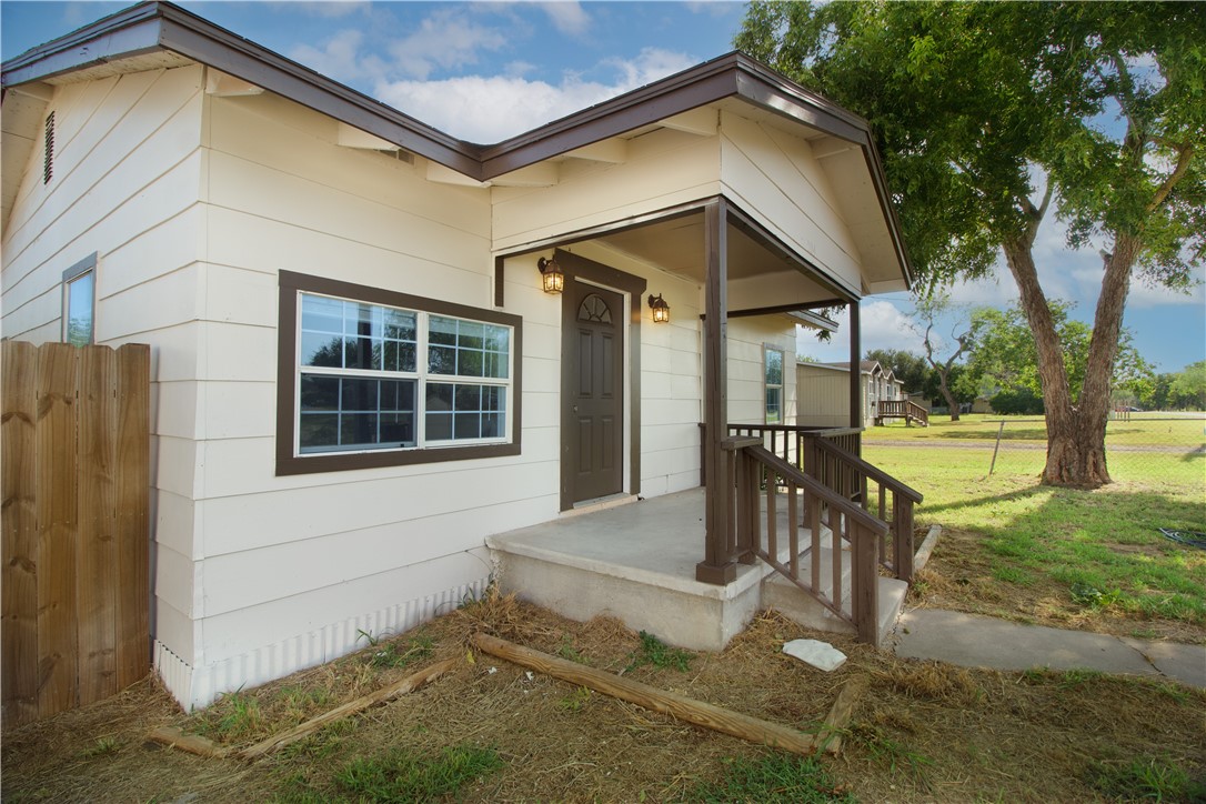 504 W Corpus Christi St
