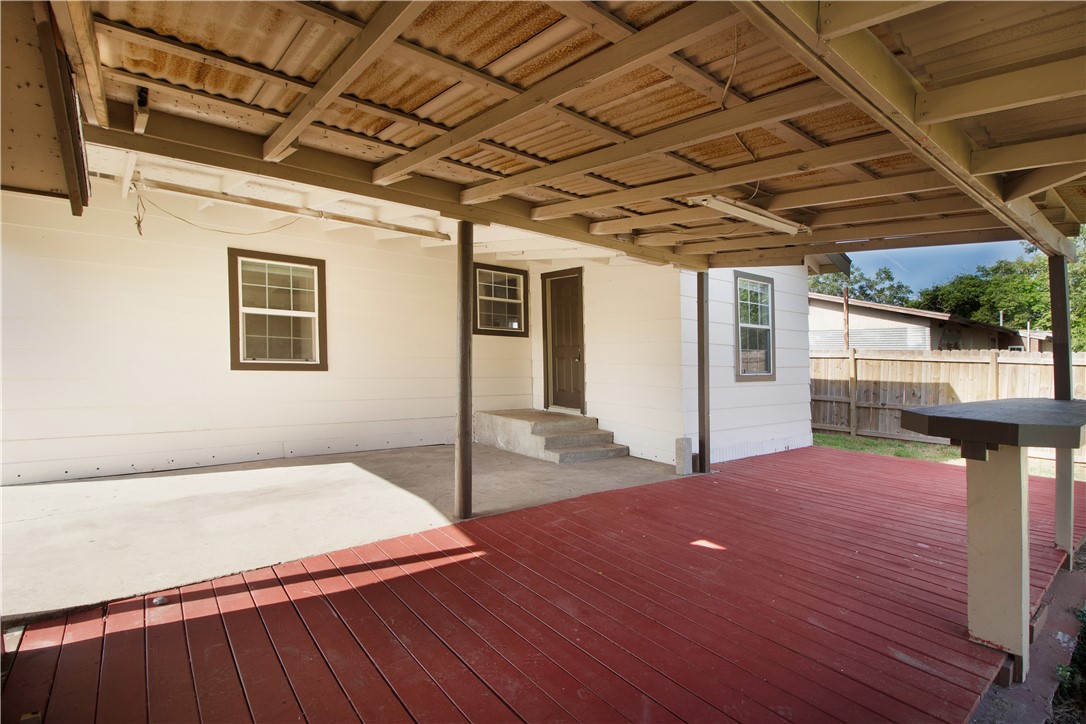504 W Corpus Christi St