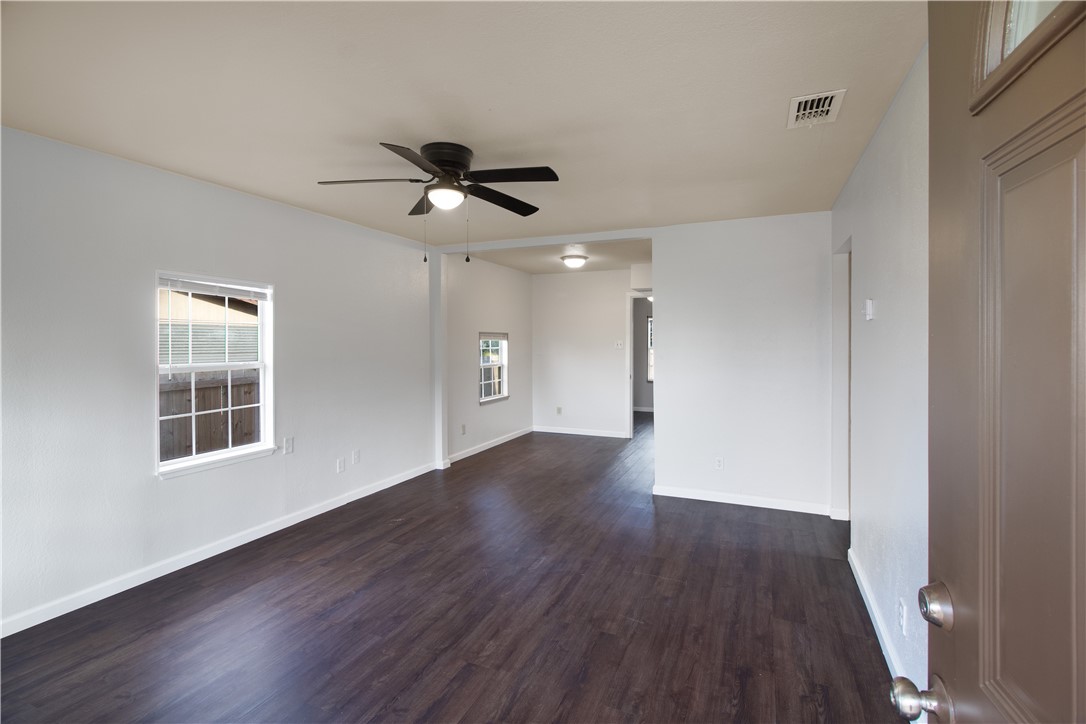 504 W Corpus Christi St