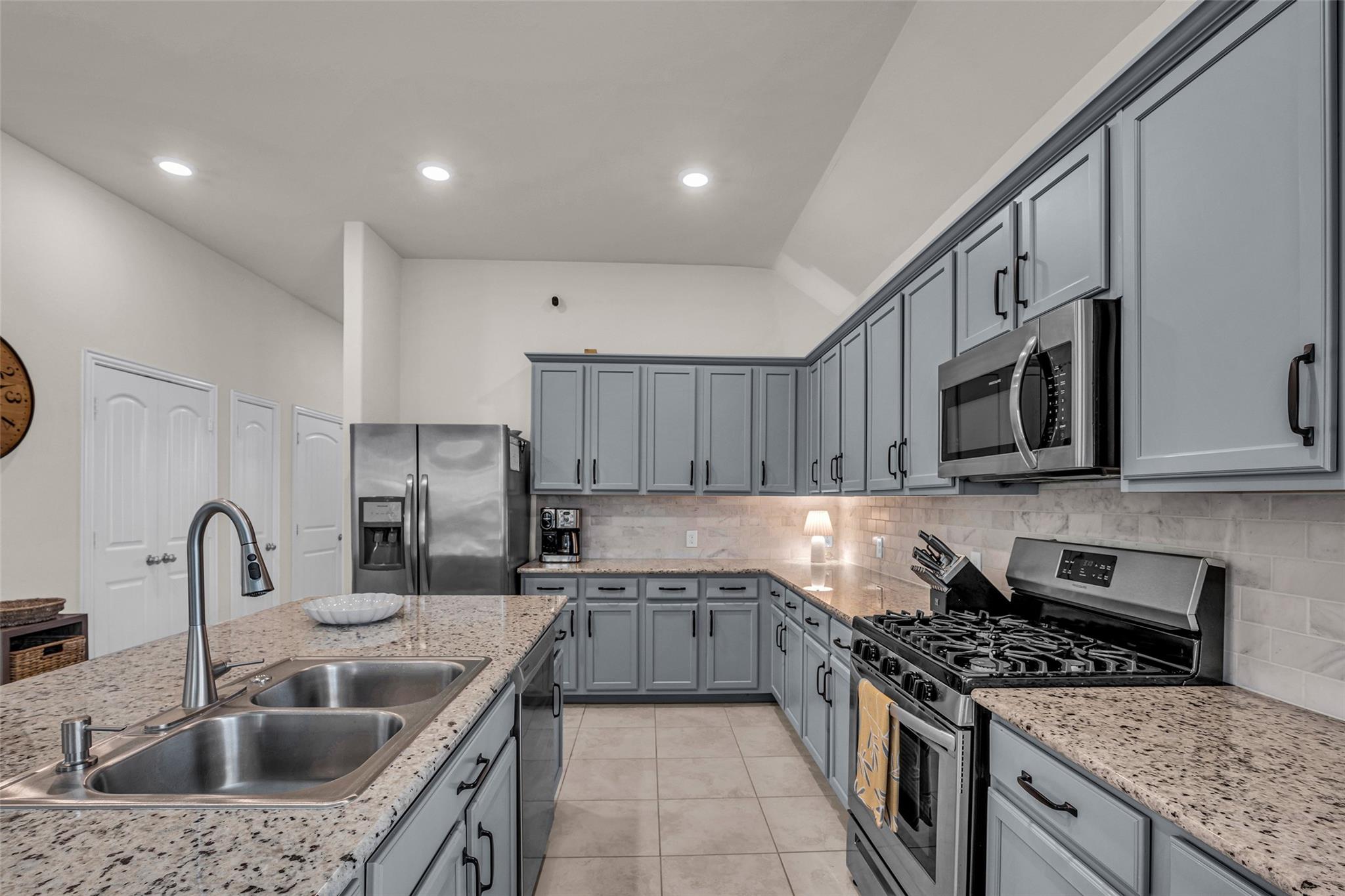 6806 Hartford Cliff Court