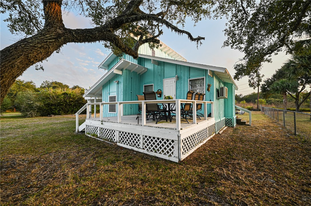 134 Live Oak St