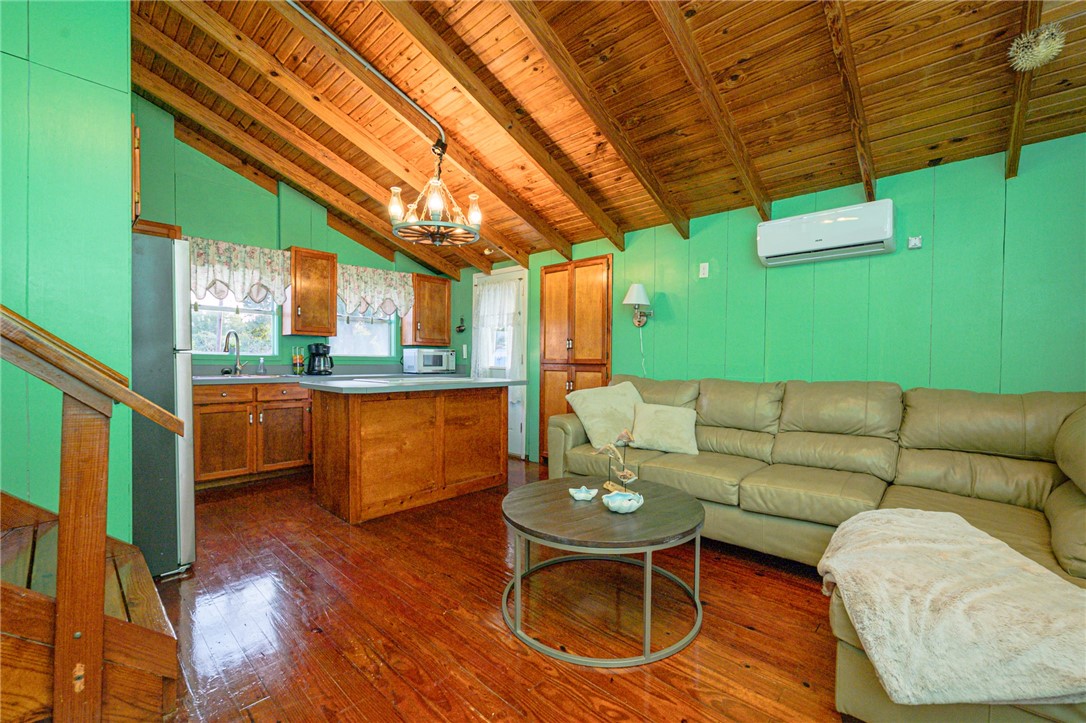 134 Live Oak St