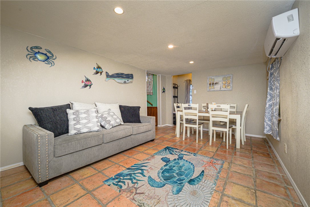 134 Live Oak St