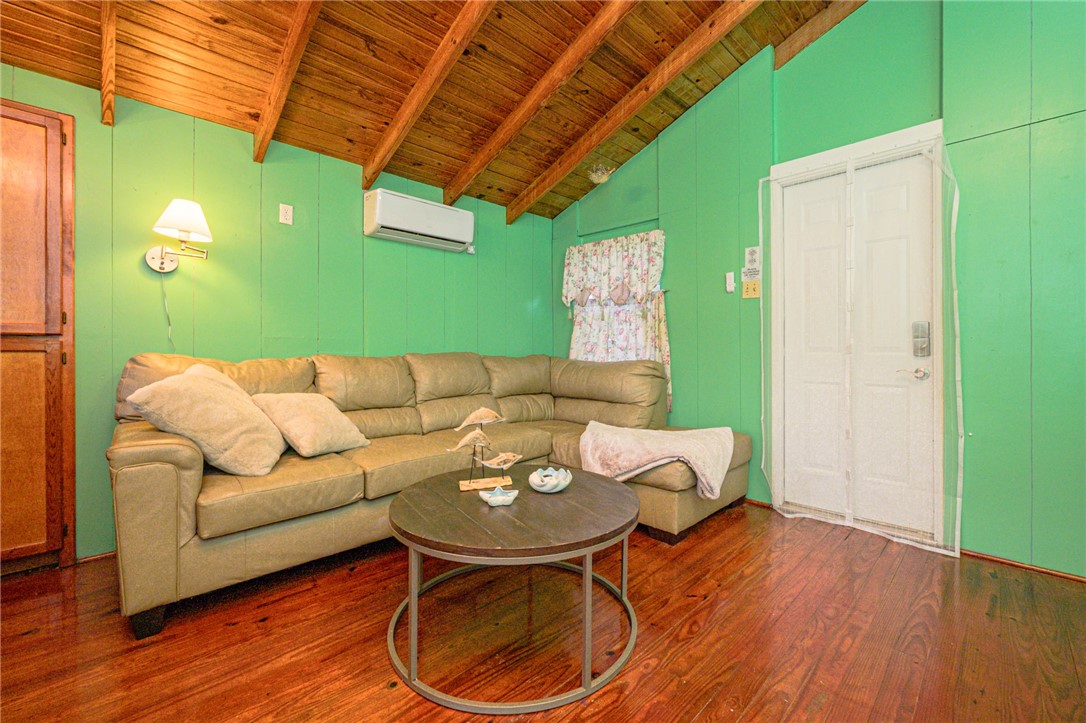 134 Live Oak St