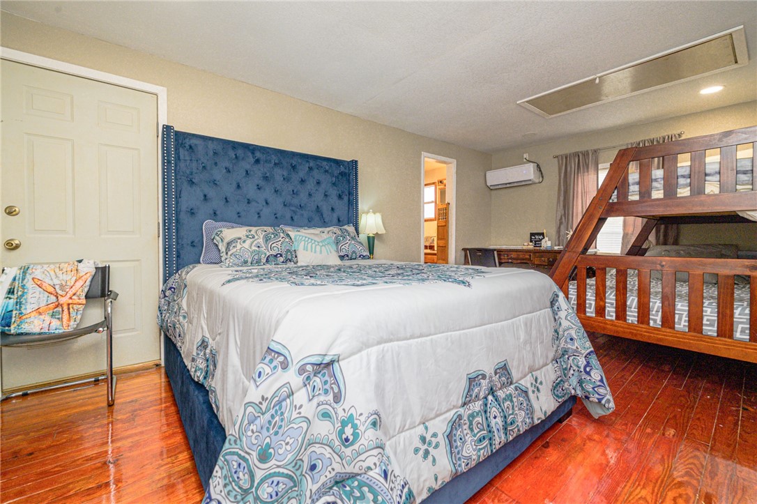 134 Live Oak St