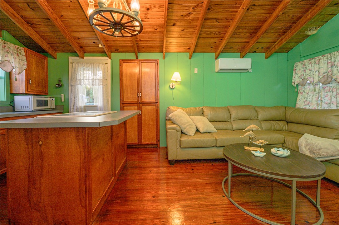 134 Live Oak St