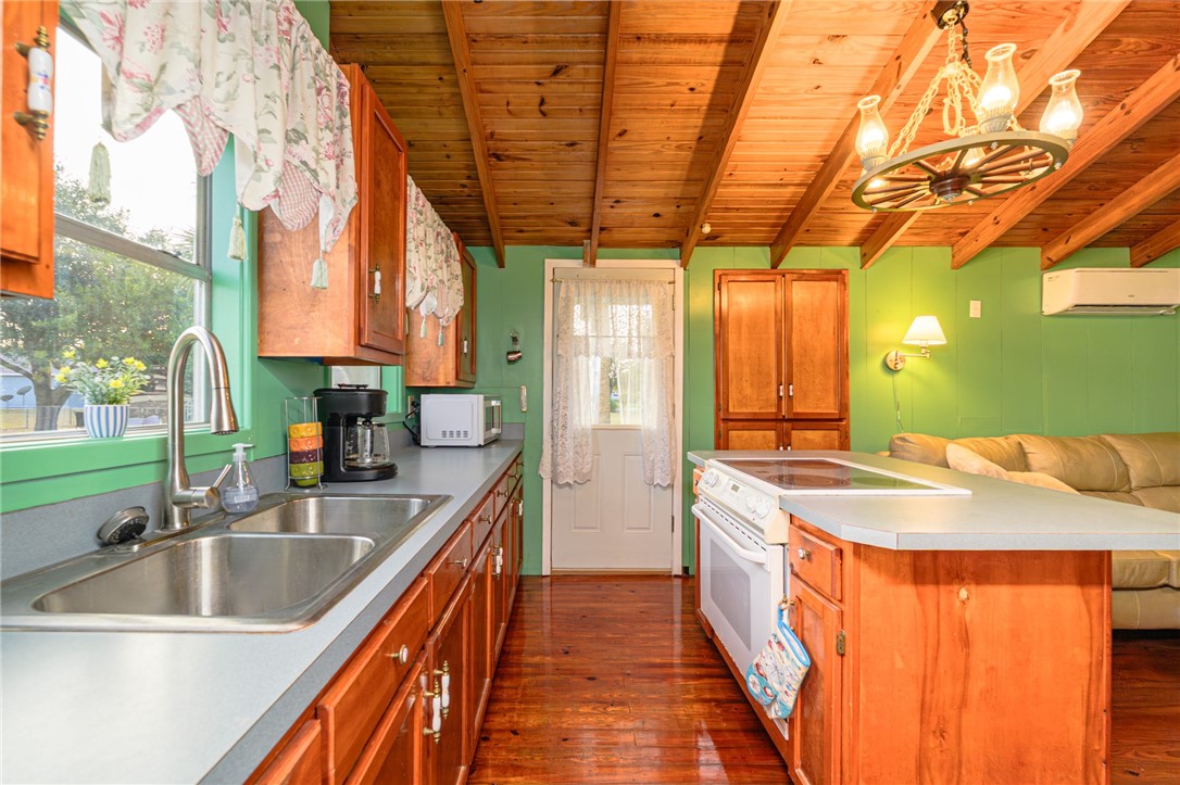 134 Live Oak St