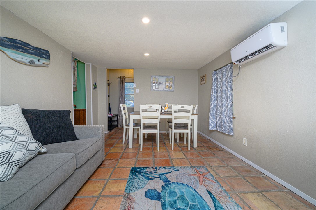 134 Live Oak St