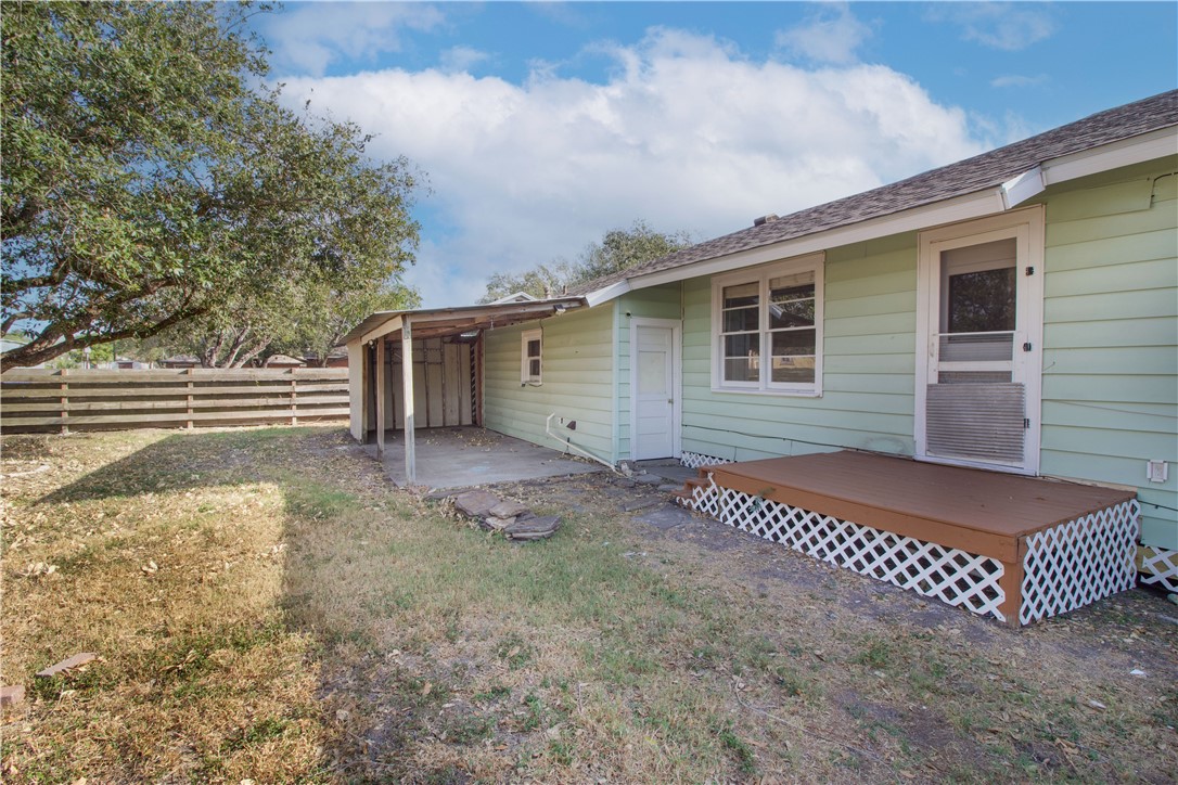 623 Field Ave