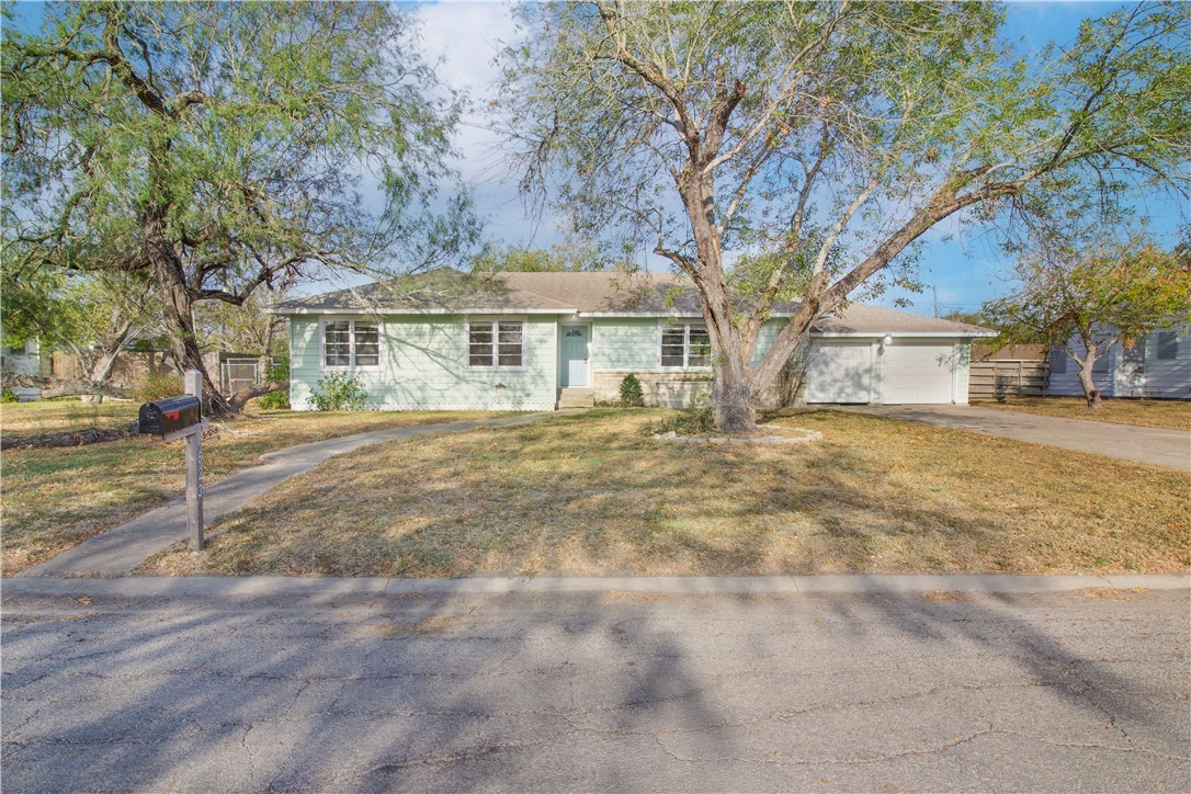 623 Field Ave