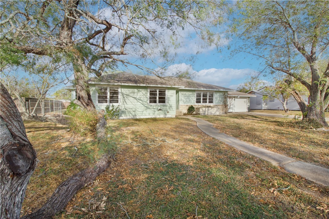 623 Field Ave
