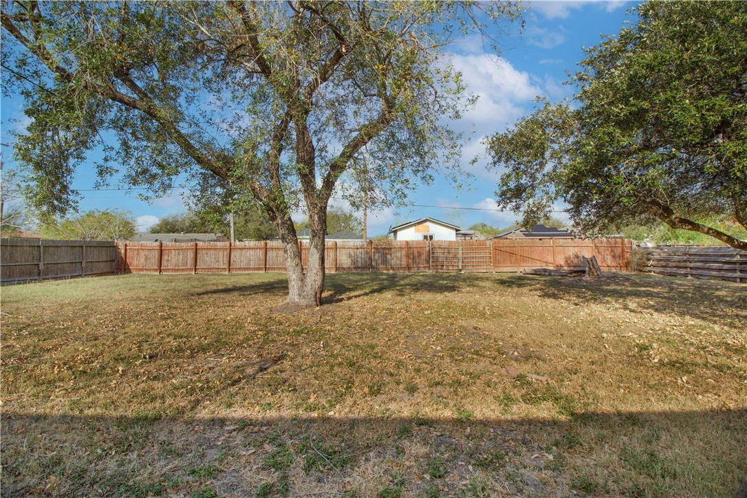 623 Field Ave