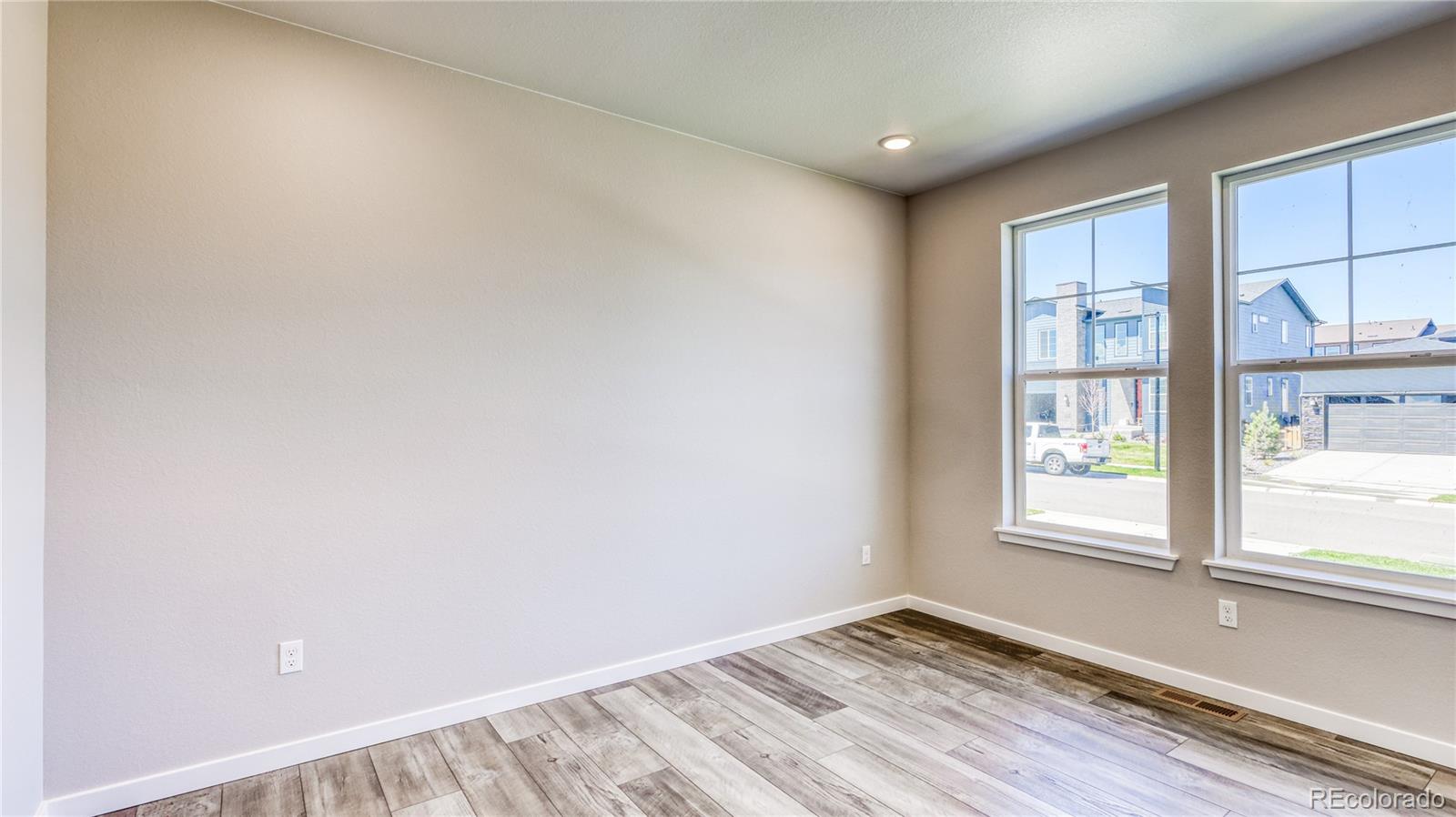 23690 E 39th Place