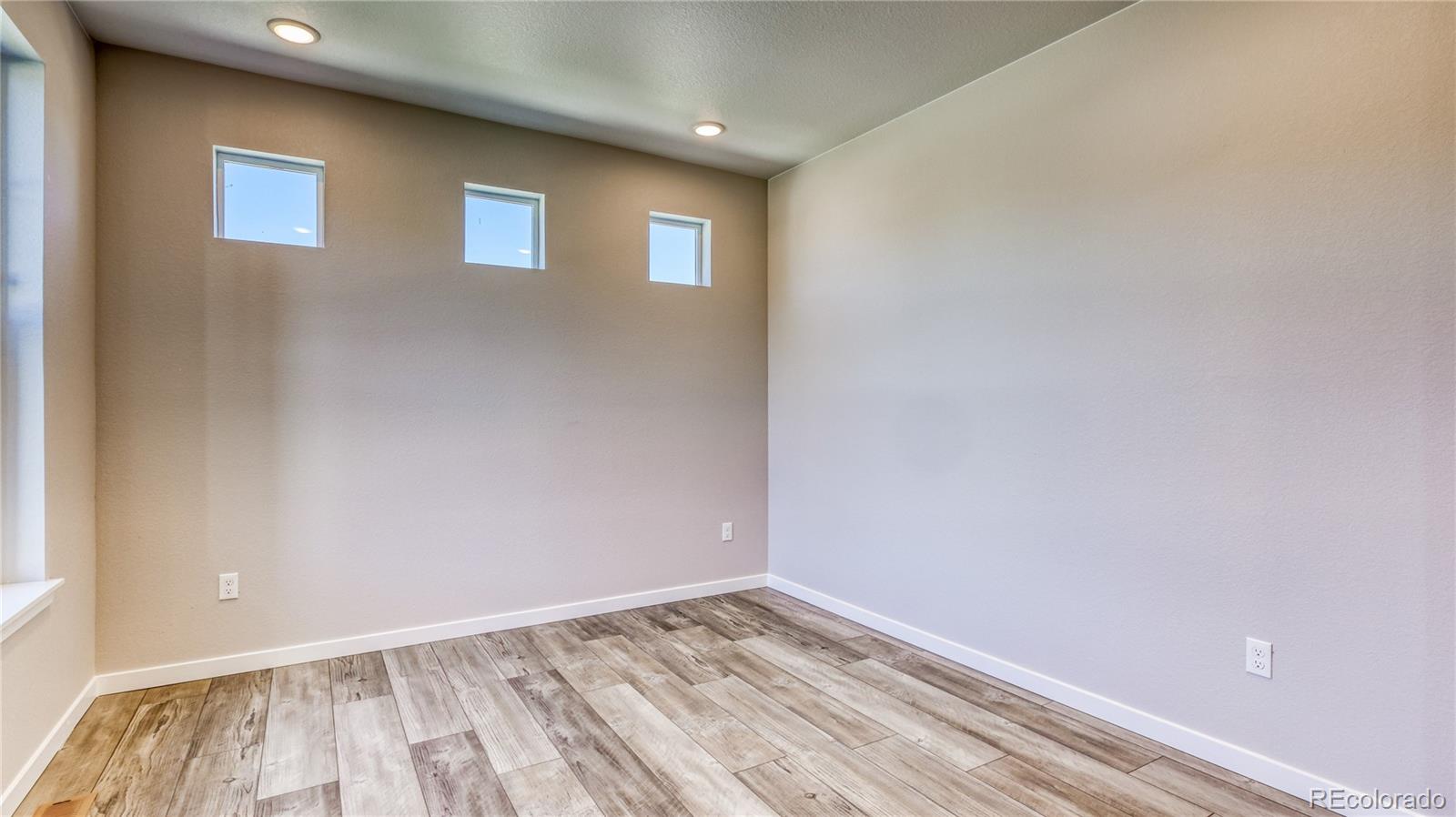 23690 E 39th Place