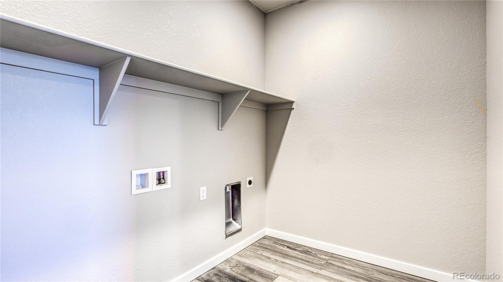 23690 E 39th Place