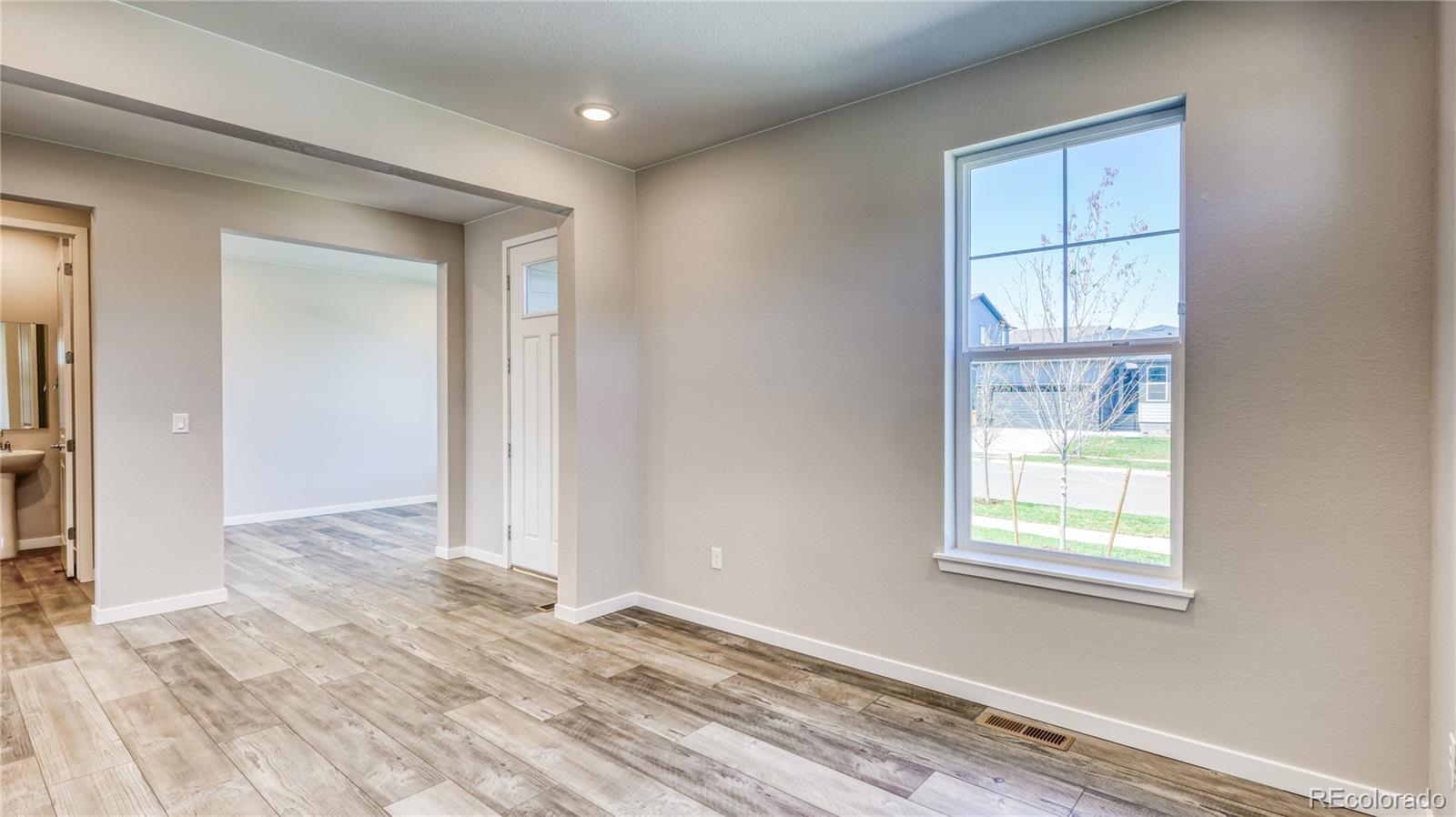 23690 E 39th Place
