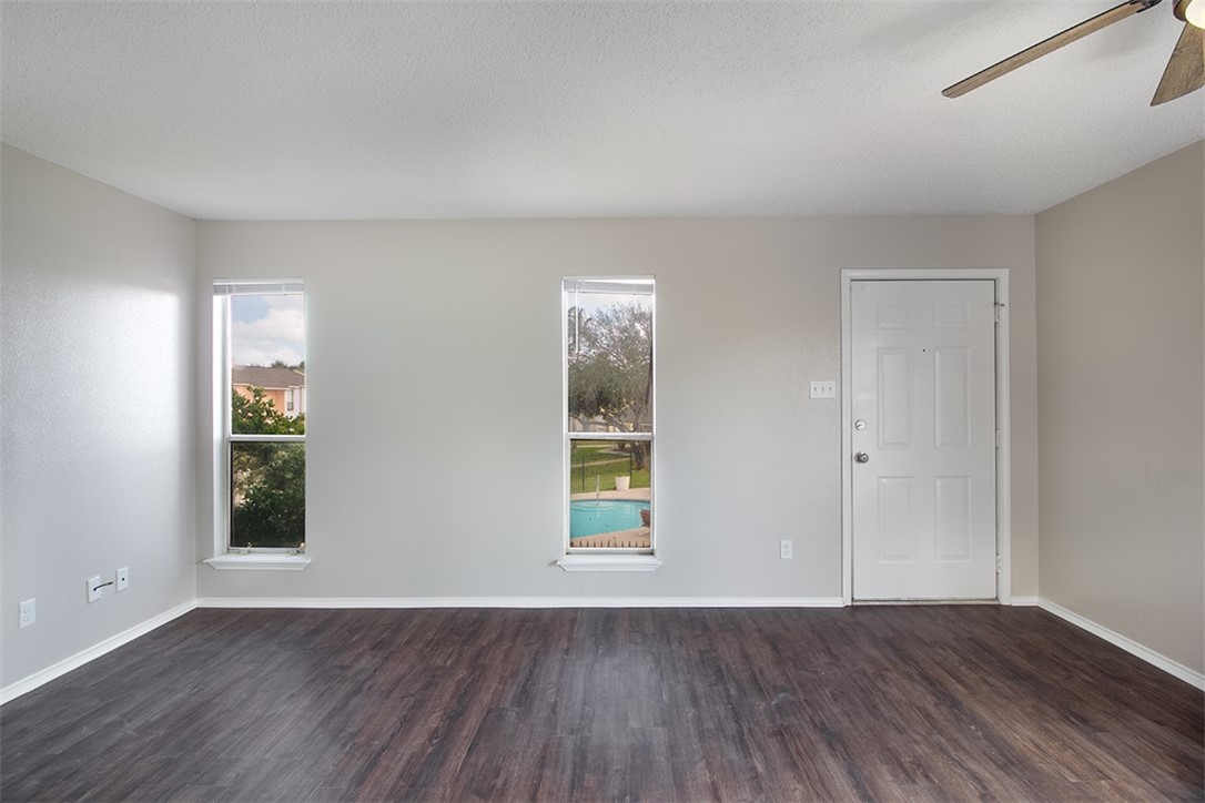 6702 Everhart Road O106