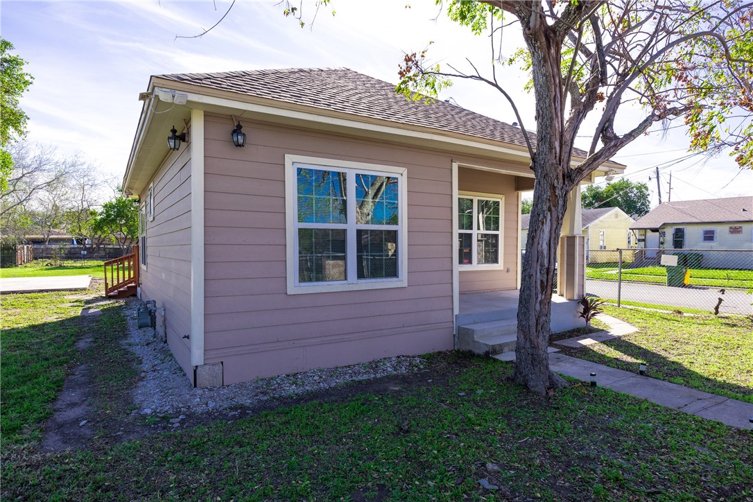 2407 Mary St
