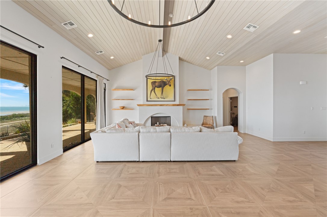 112 Baypoint Dr