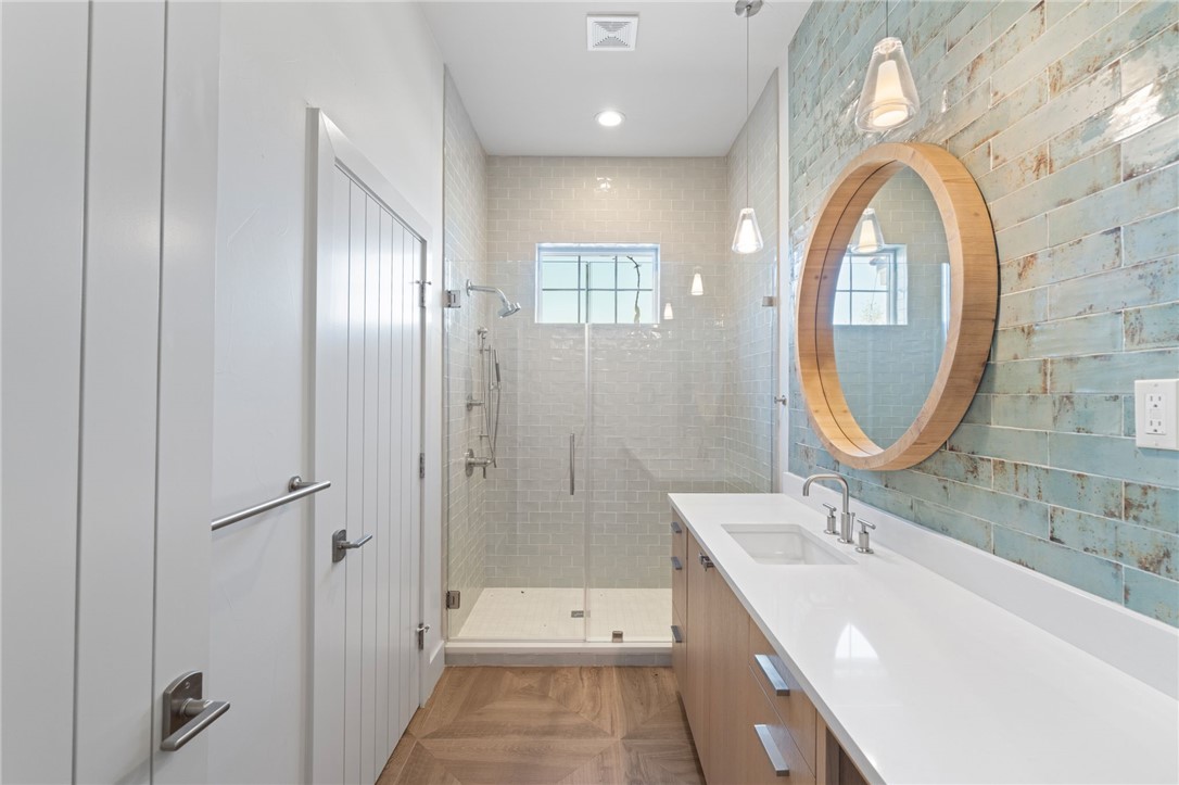 112 Baypoint Dr