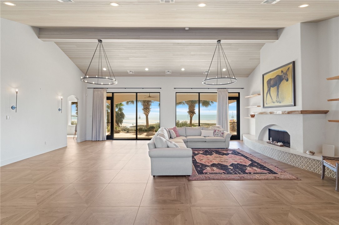 112 Baypoint Dr