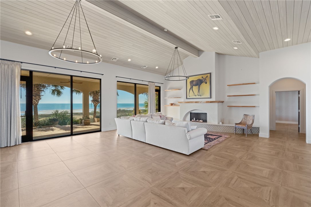 112 Baypoint Dr