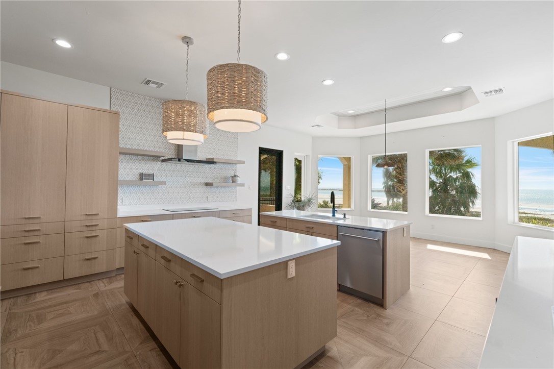 112 Baypoint Dr
