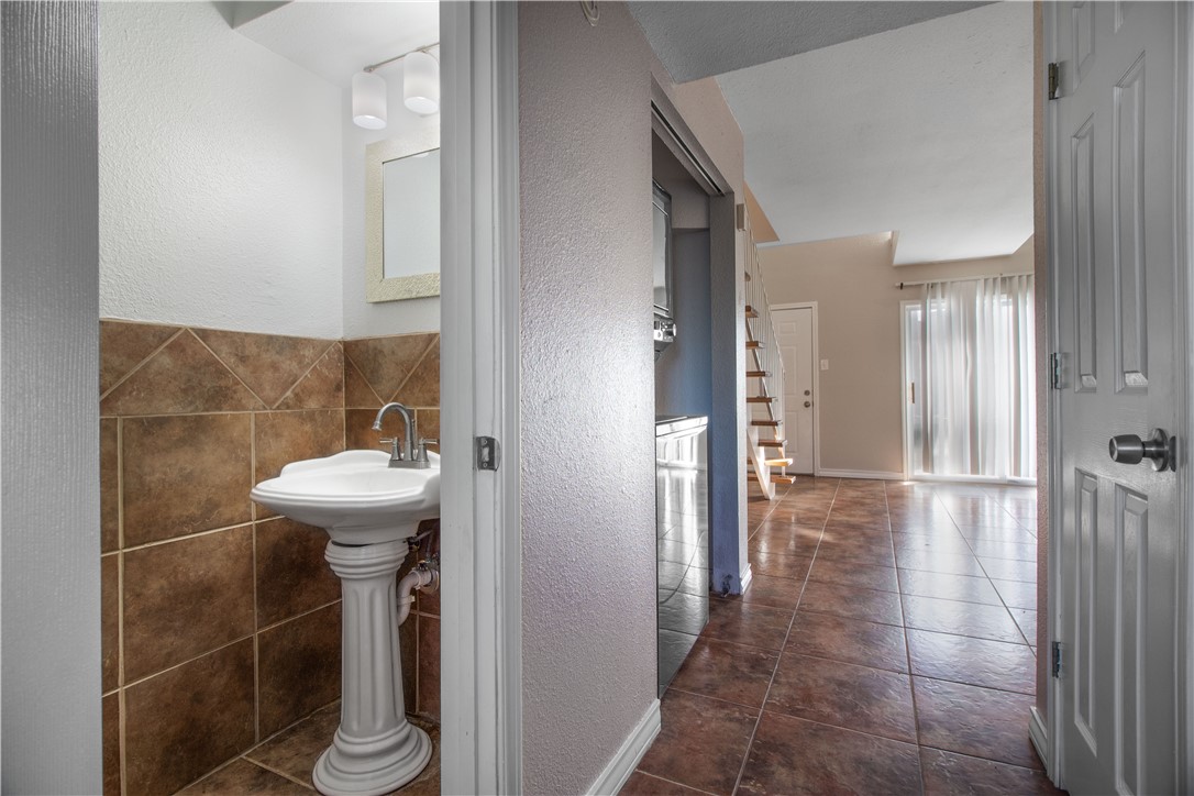 4141 Whiteley Dr 403