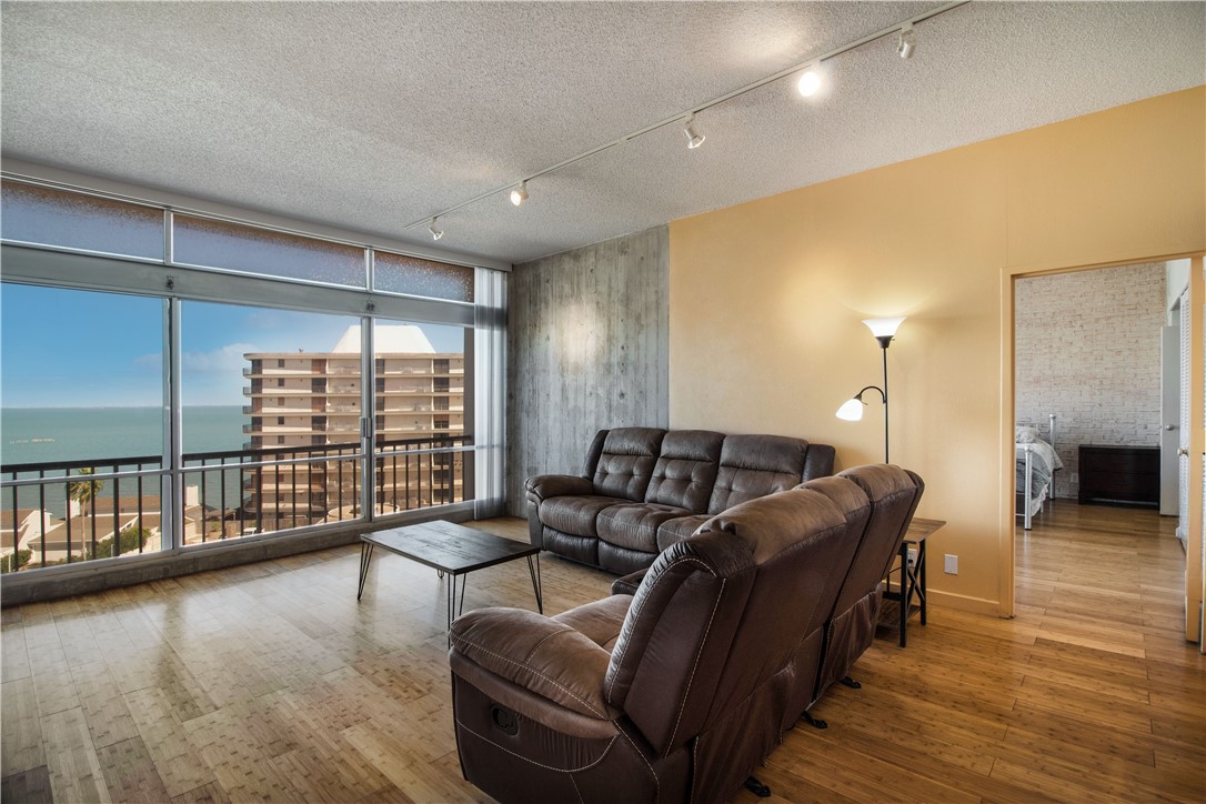 4600 Ocean Dr 702