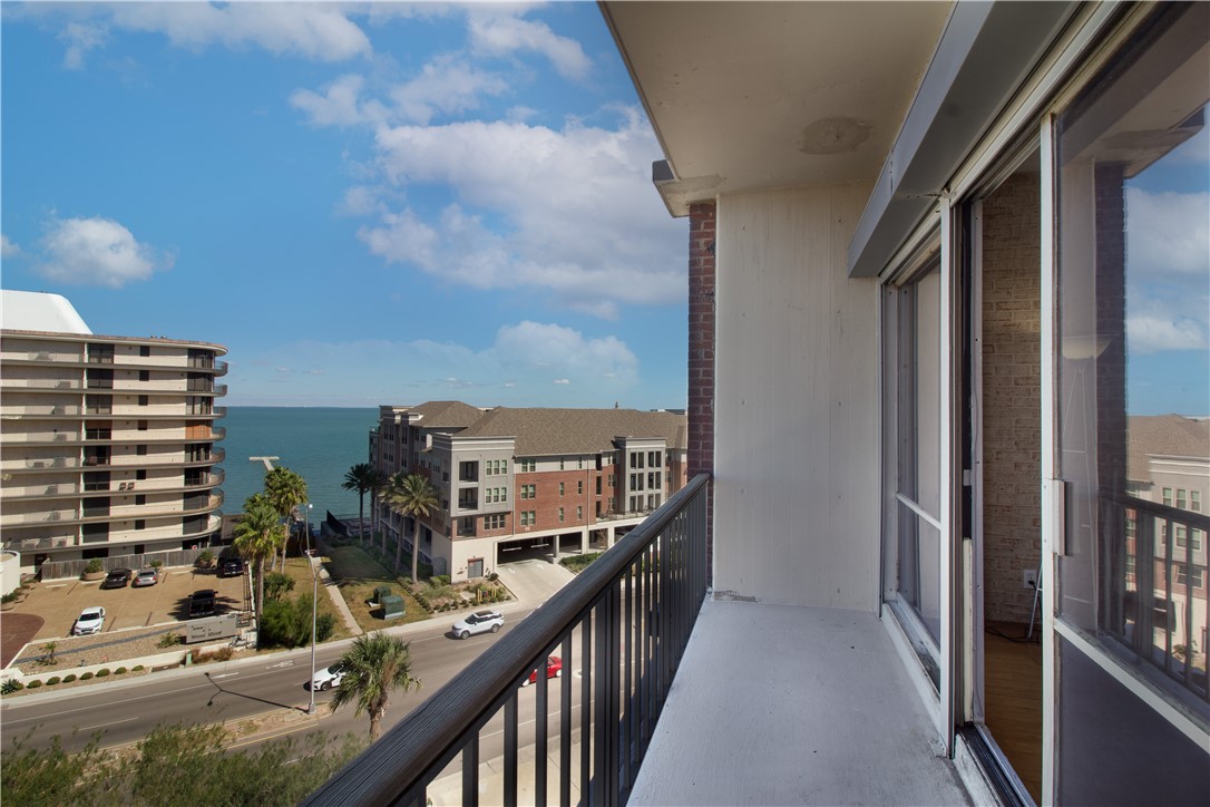 4600 Ocean Dr 702
