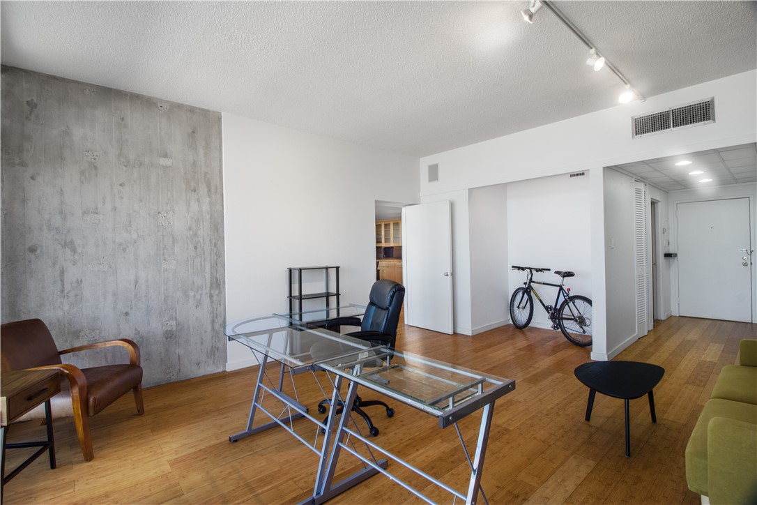 4600 Ocean Dr 702
