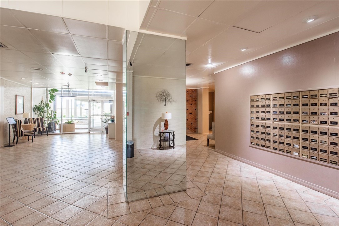 4600 Ocean Dr 702