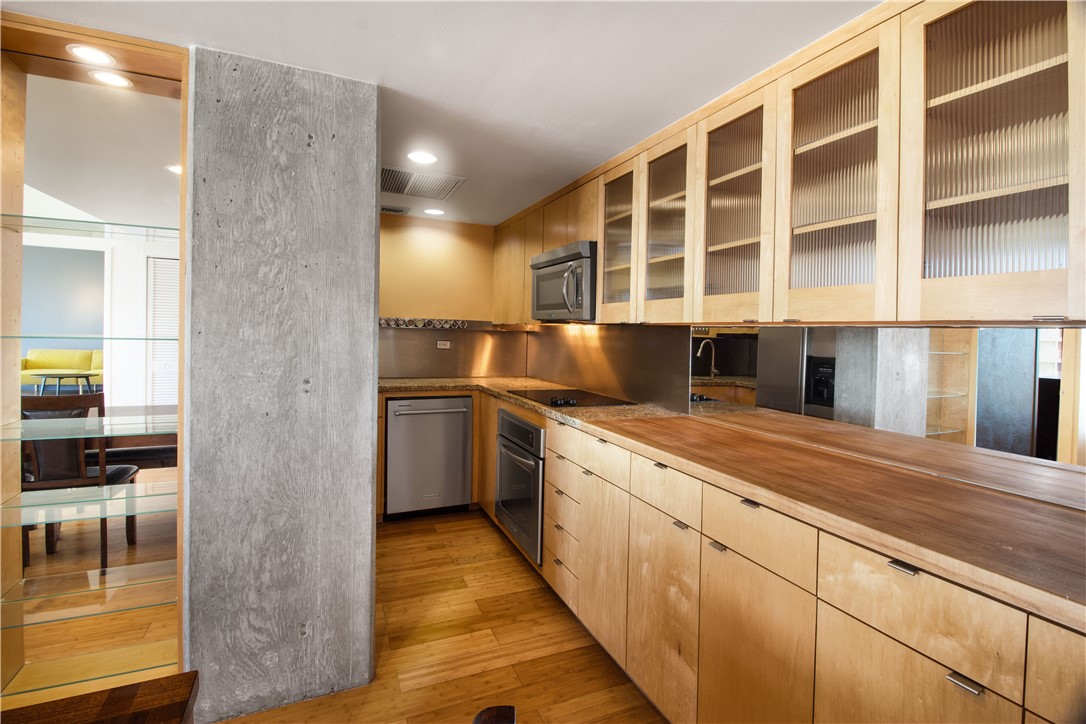4600 Ocean Dr 702